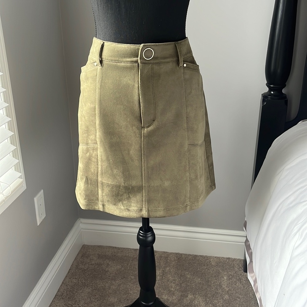 White House Black Market Mini Skirt. Olive Green Size 12